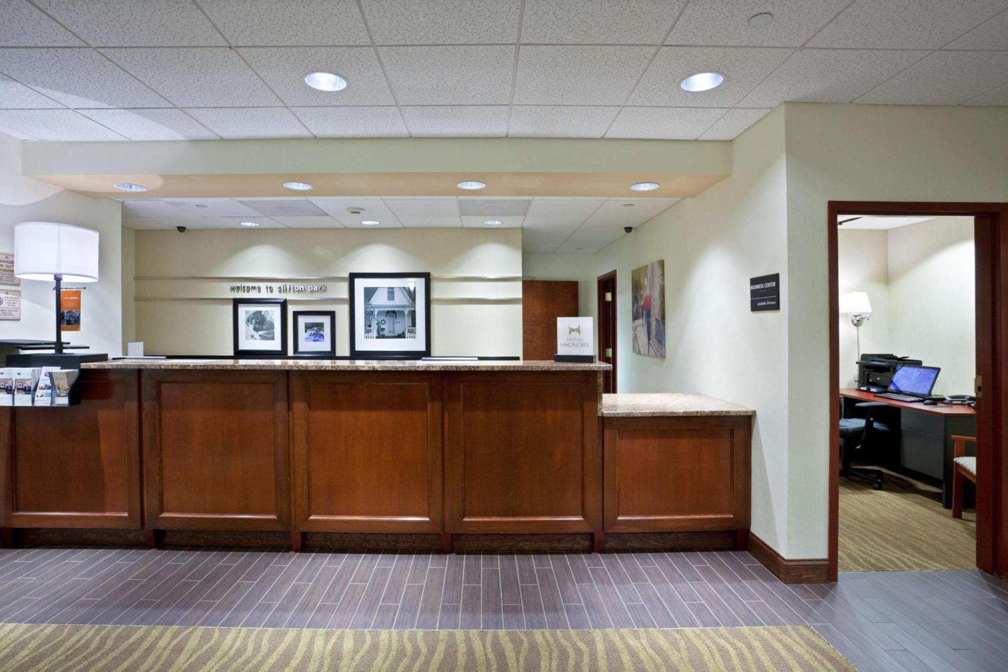 Hampton Inn Clifton Park Bagian luar foto
